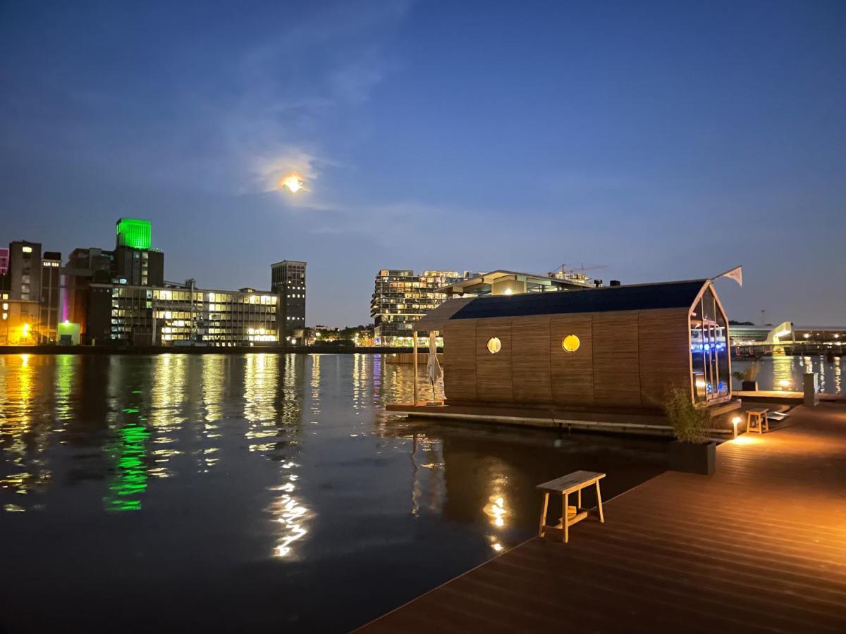 Hotel Wikkelboat Nr2 At Floating Rotterdam Rijnhaven Esterno foto